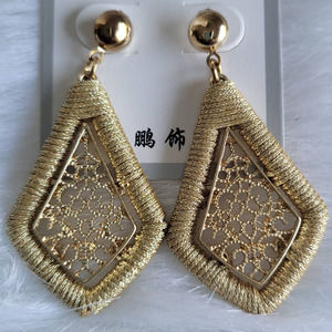 NWT Women's Jewelry Gold Diamond Shape Hanging Drop Earrings